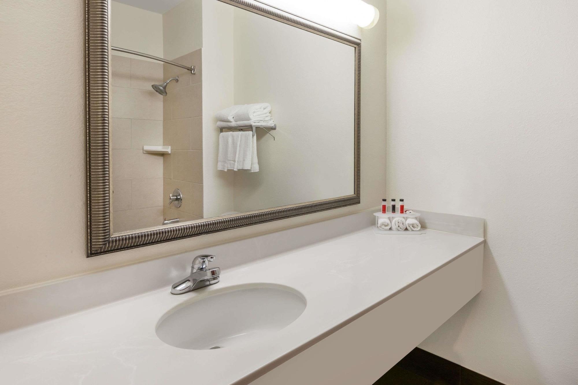 Baymont By Wyndham Chelsea Hotel Kültér fotó